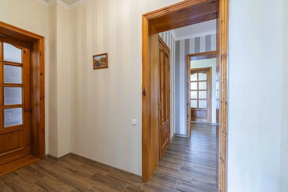 For sale John McCain Center Stalinka Pechersk Zvirynetska 14
