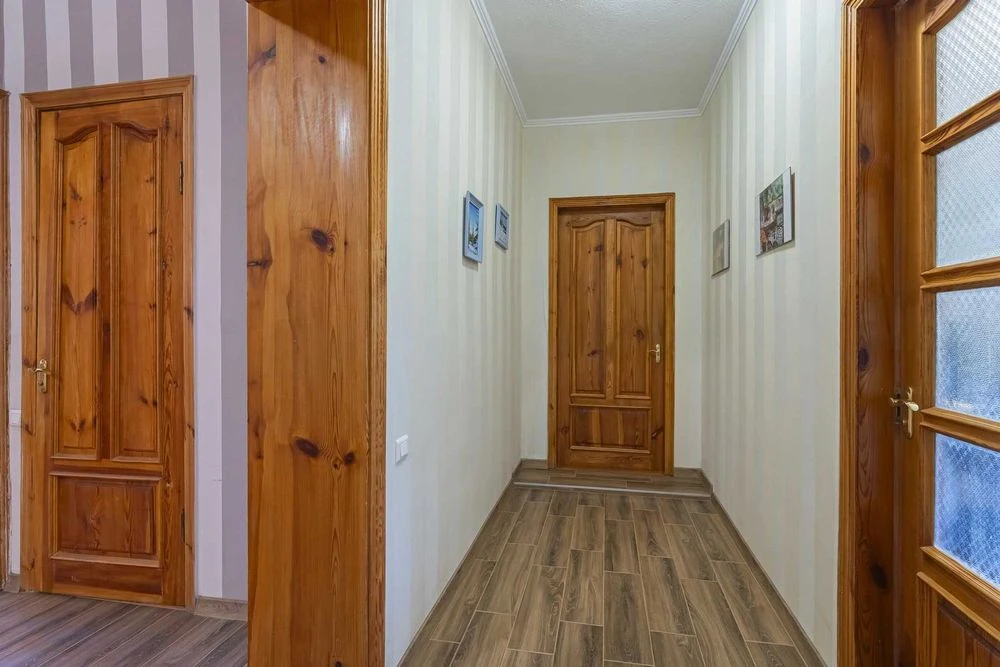 For sale John McCain Center Stalinka Pechersk Zvirynetska 14