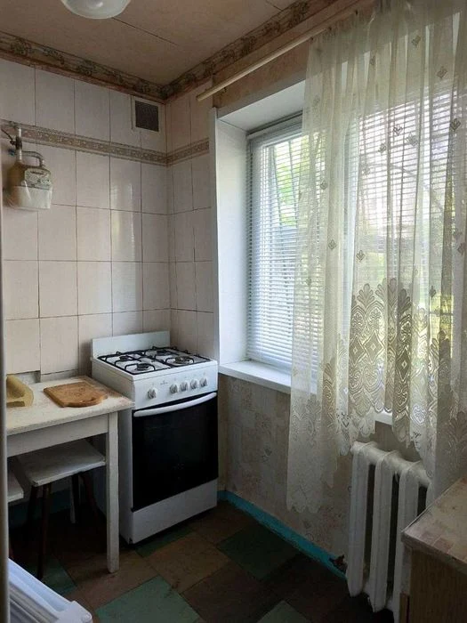 Продам трехкомнатную квартиру на ул. Вячеслава Черновола