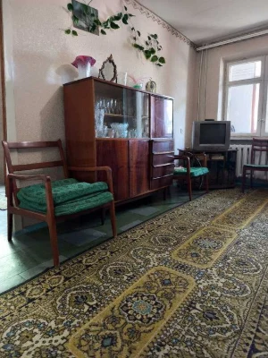 Продам трехкомнатную квартиру на ул. Вячеслава Черновола