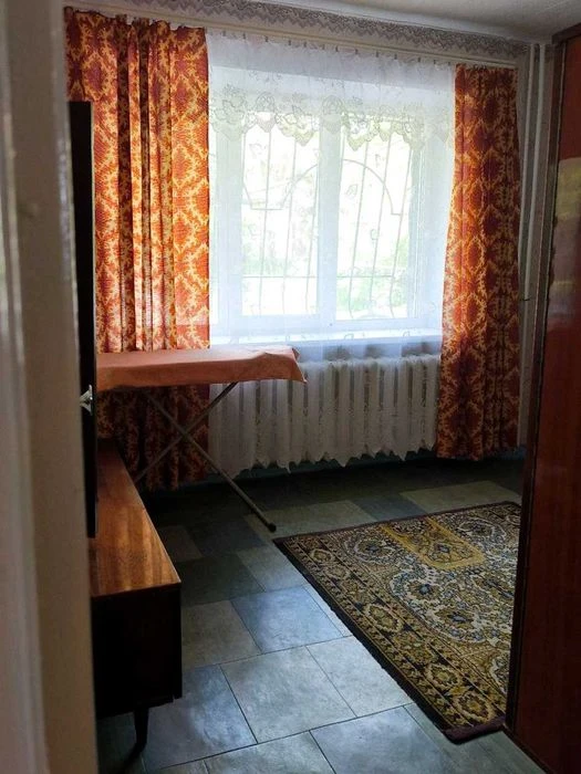 Продам трехкомнатную квартиру на ул. Вячеслава Черновола