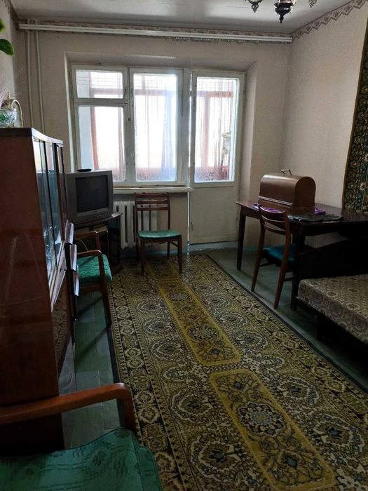 Продам трехкомнатную квартиру на ул. Вячеслава Черновола