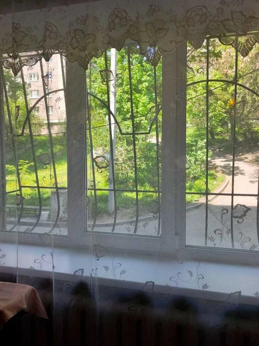 Продам трехкомнатную квартиру на ул. Вячеслава Черновола