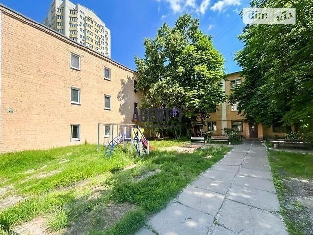 Продаж кімнати 16.8 кв. м на вул. Братів Чибінєєвих 51 • ID
