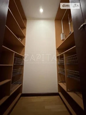 Продаж 4к квартири 200 кв. м на вул. Старонаводницька 13 • I