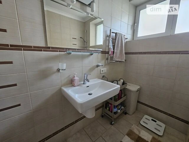 Sale of 3-room apartment 90 sq. m on Mykhaylo Omelyanovicha-Pavl st.