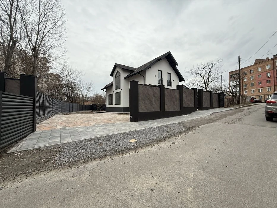 Sale of a detached house