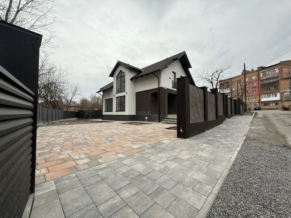Sale of a detached house