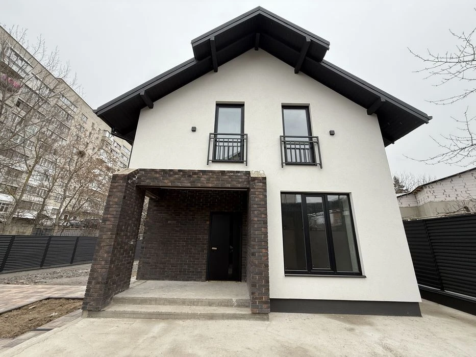 Sale of a detached house