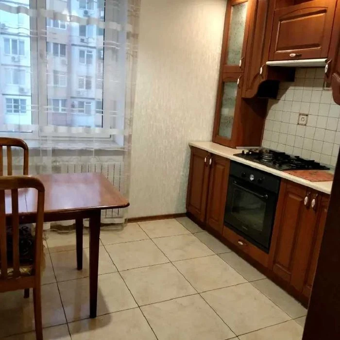 2-х комнатная квартира, с ремонтом КИРПИЧНЫЙ ДОМ. Ул. Топол