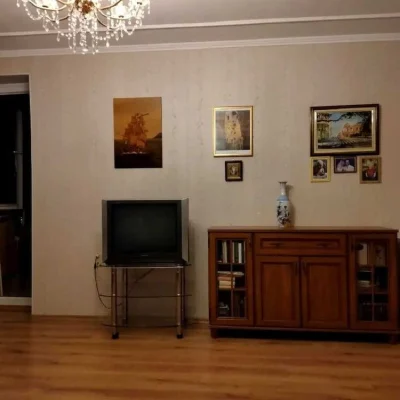 2-х комнатная квартира, с ремонтом КИРПИЧНЫЙ ДОМ. Ул. Топол
