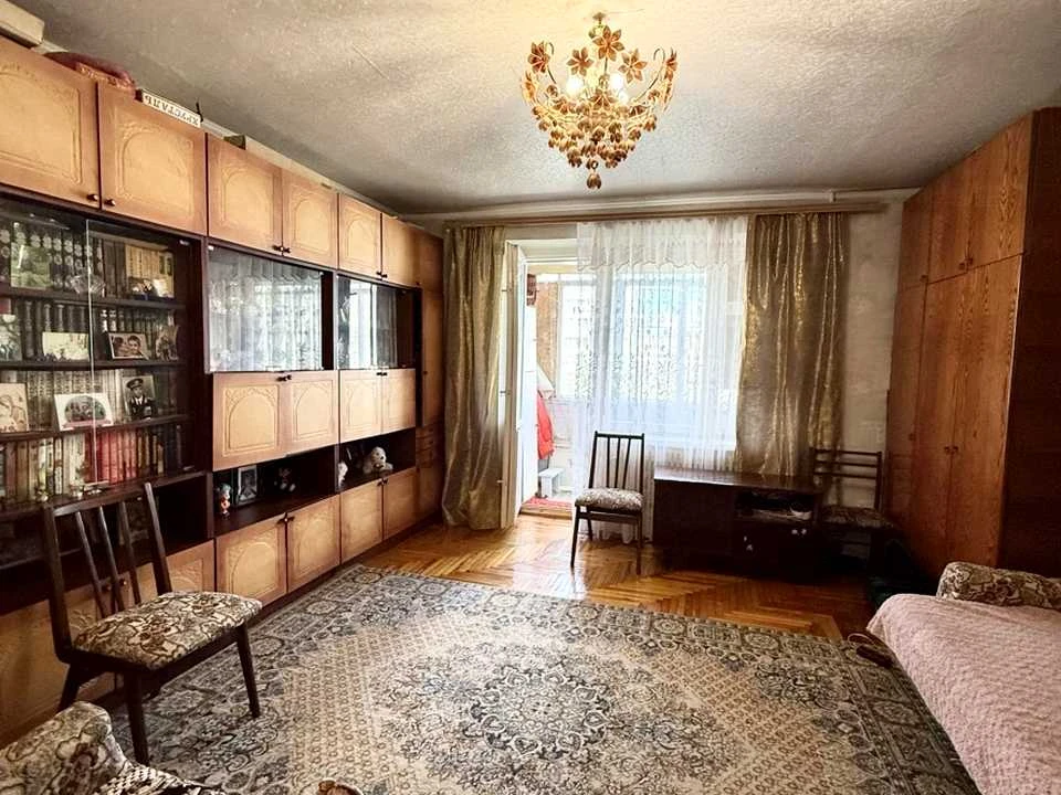 Apartment. Kharkiv, Novomyasnitskaya St.