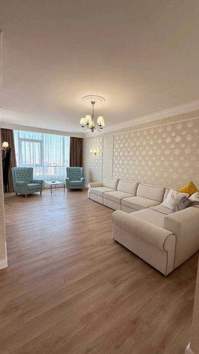 В продаже большая 2-комнатная квартира на Французском бульва.