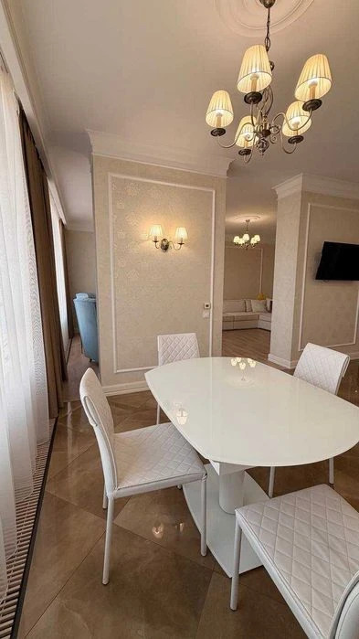 В продаже большая 2-комнатная квартира на Французском бульва.