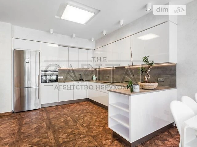 Sale of 3-room apartment 118 sq. m on Andriy Verkhoglyada St. 1-20A