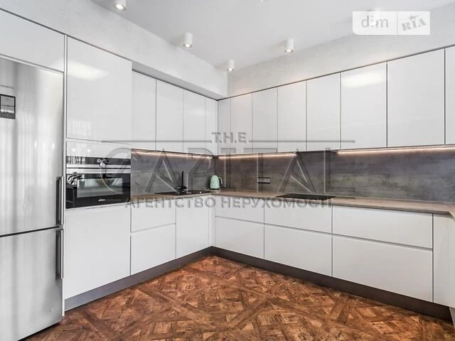 Sale of 3-room apartment 118 sq. m on Andriy Verkhoglyada St. 1-20A