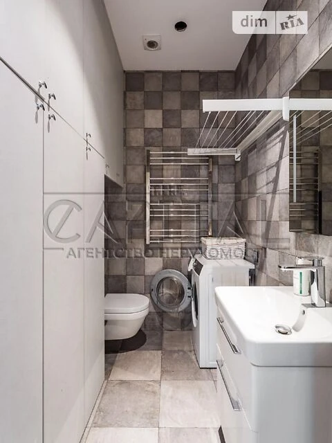 Sale of 3-room apartment 118 sq. m on Andriy Verkhoglyada St. 1-20A