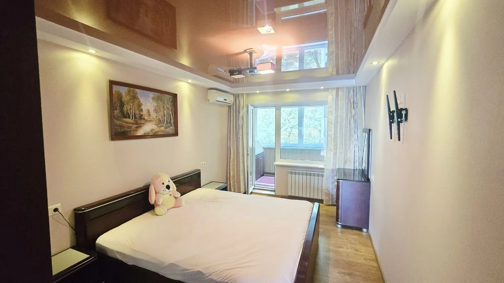 For sale 3 rooms + garage + storage room, Voenbud street