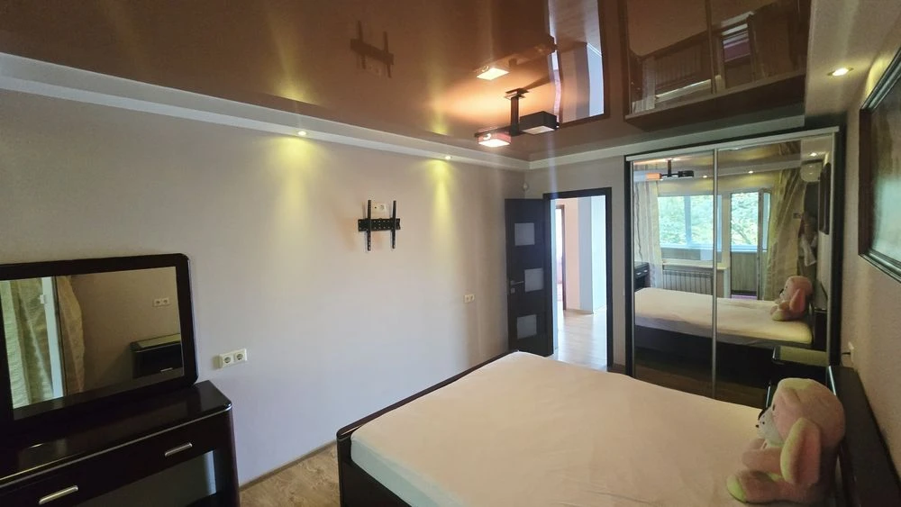 For sale 3 rooms + garage + storage room, Voenbud street
