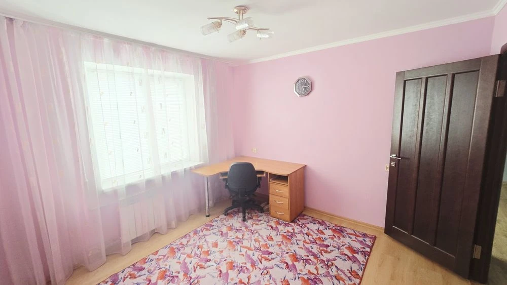 For sale 3 rooms + garage + storage room, Voenbud street