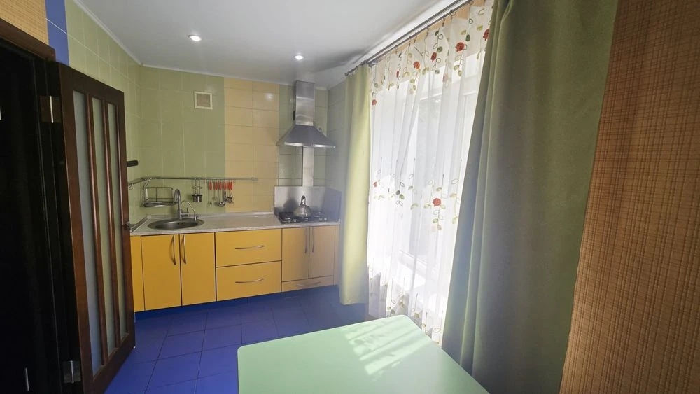 For sale 3 rooms + garage + storage room, Voenbud street