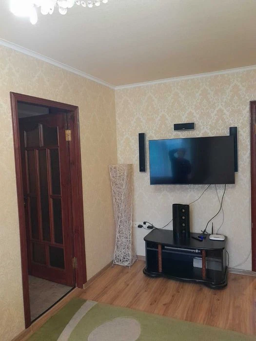 3-room apartment for sale in the center | 5/9, 59m2, gas | metro Naukov
