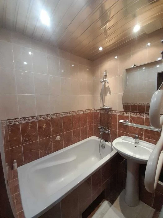 3-room apartment for sale in the center | 5/9, 59m2, gas | metro Naukov