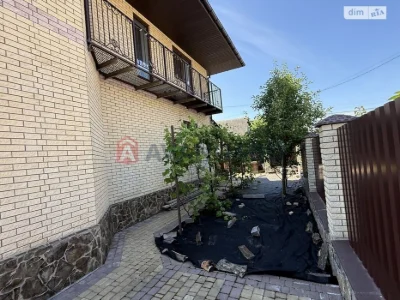 A quality house for sale in a good location in the city.