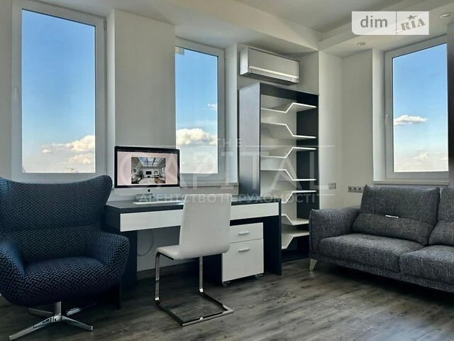 Sale of 3-room apartment 148 sq. m. on Mykola Mikhnovsky Blvd. 14-