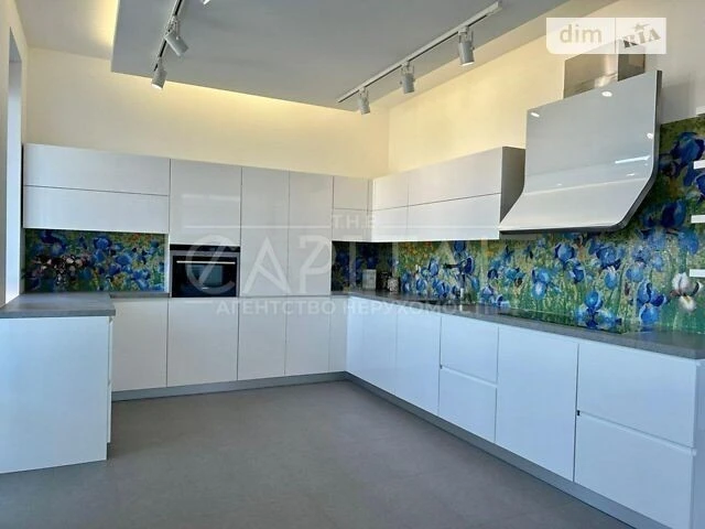 Sale of 3-room apartment 148 sq. m. on Mykola Mikhnovsky Blvd. 14-