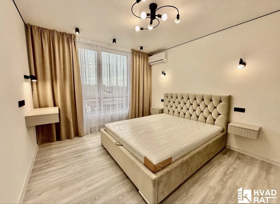 Велика 1кім квартира 51,5м2 з кухнею студією неподалік центр