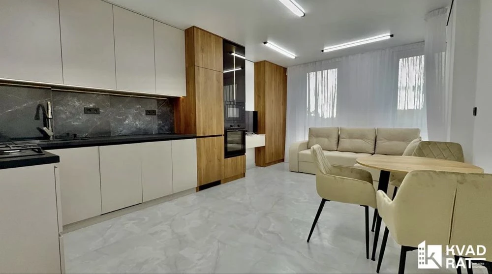 Велика 1кім квартира 51,5м2 з кухнею студією неподалік центр