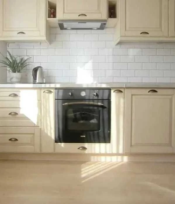 I will sell a 3-room apartment with renovations of the Karavaeva dacha, Yablonskaya 6 pro