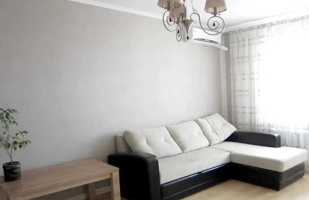 I will sell a 3-room apartment with renovations of the Karavaeva dacha, Yablonskaya 6 pro