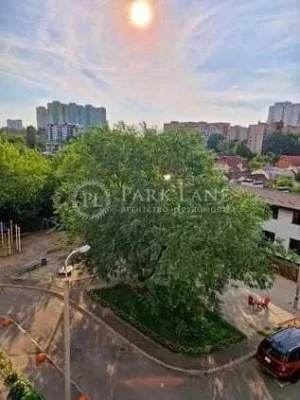 I will sell a 3-room apartment with renovations of the Karavaeva dacha, Yablonskaya 6 pro