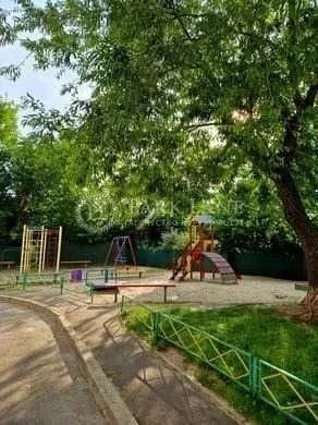 I will sell a 3-room apartment with renovations of the Karavaeva dacha, Yablonskaya 6 pro