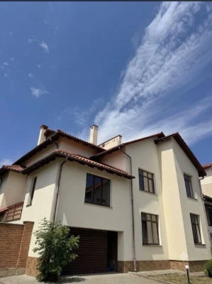 Complex "White Flower"!  House on 6 acres! 16th century B. Fontana!
