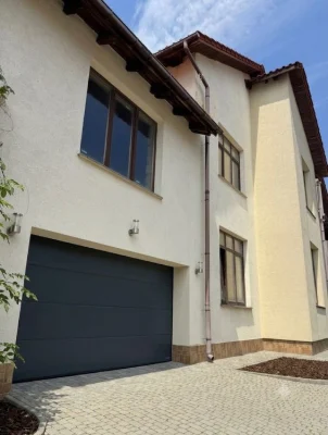 Complex "White Flower"!  House on 6 acres! 16th century B. Fontana!