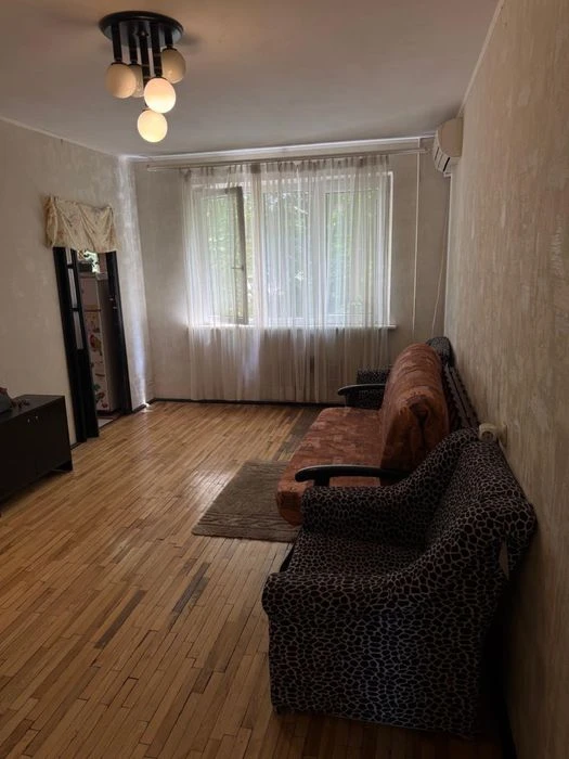 For sale a special 3-room apartment with a creative history • Sal