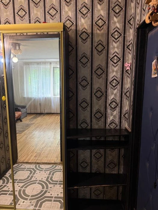 For sale a special 3-room apartment with a creative history • Sal