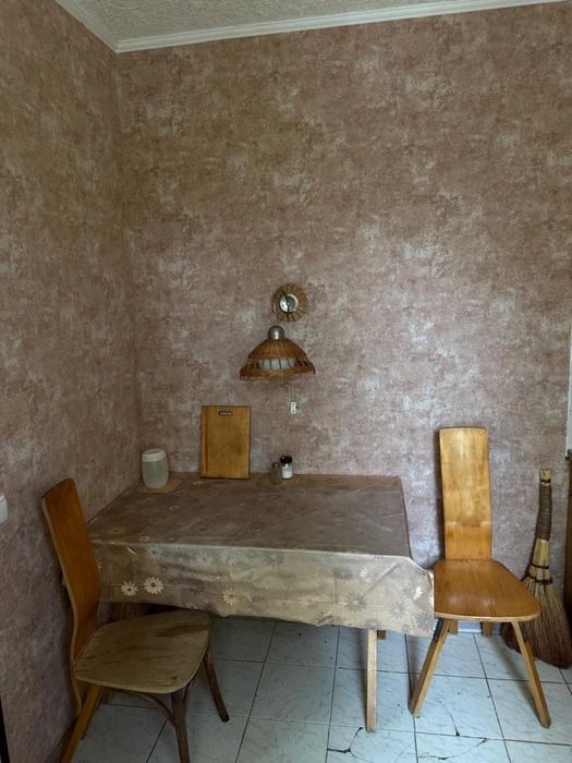 For sale a special 3-room apartment with a creative history • Sal
