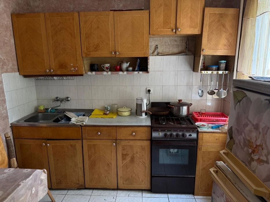 For sale a special 3-room apartment with a creative history • Sal