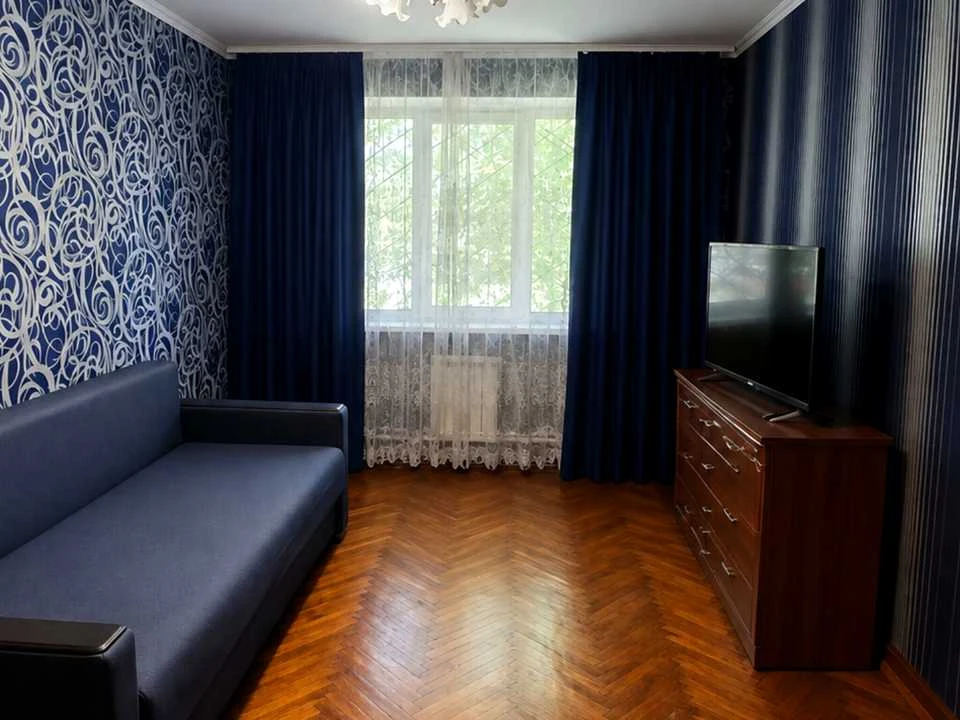Apartment. Kharkiv, Traktorostudivnyky Ave.