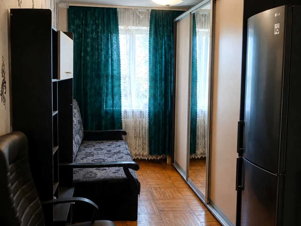 Apartment. Kharkiv, Traktorostudivnyky Ave.