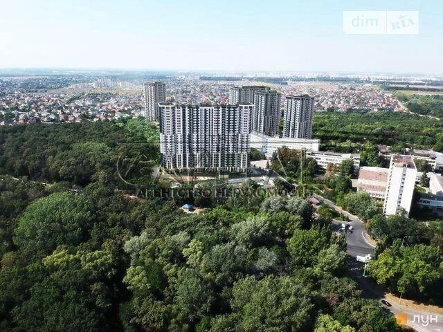 Sale of 3-room apartment 87 sq. m on Akademika Glushkova Ave. 42