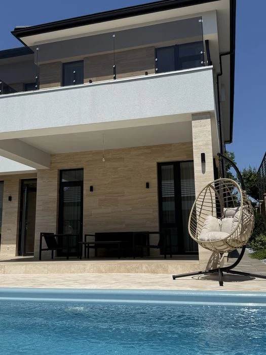 I will sell a new stylish house on the fountain, with a pool, no one