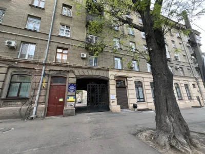 Продается своя трехкомнатная квартира.