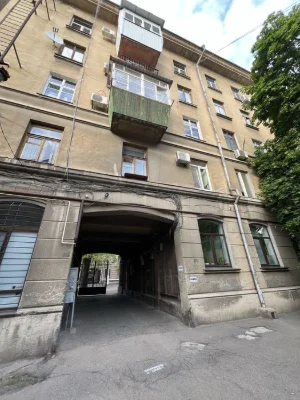 Продается своя трехкомнатная квартира.