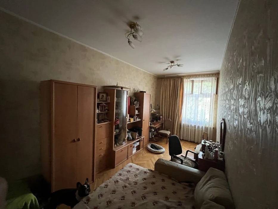 Продается своя трехкомнатная квартира.