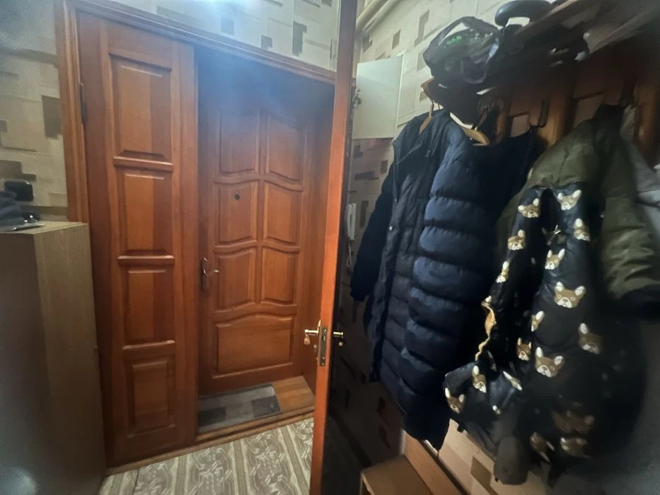 Продается своя трехкомнатная квартира.